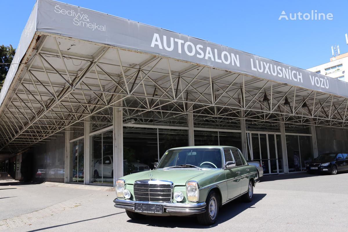 Mercedes-Benz W115 230.4 manuál sedan