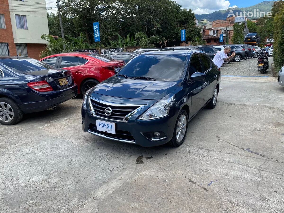 سيارة سيدان Nissan Versa