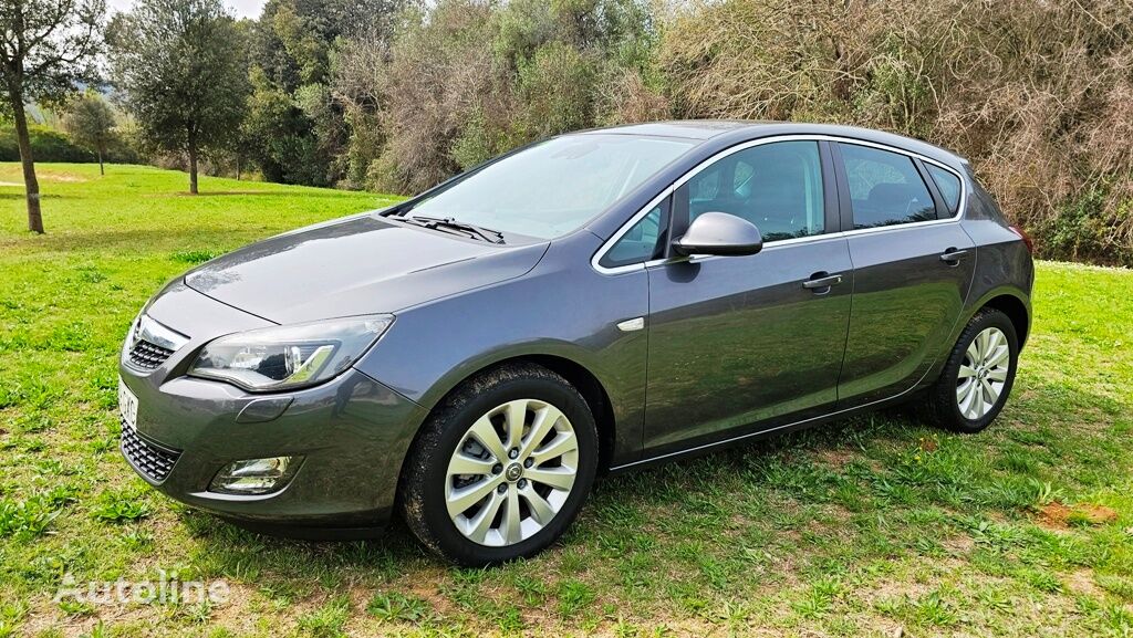 سيارة سيدان Opel ASTRA