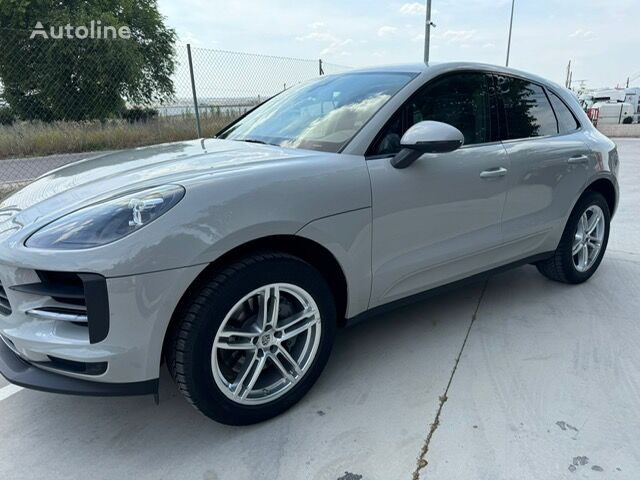 سيارة سيدان Porsche MACAN S