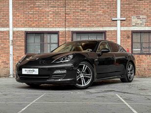 седан Porsche Panamera