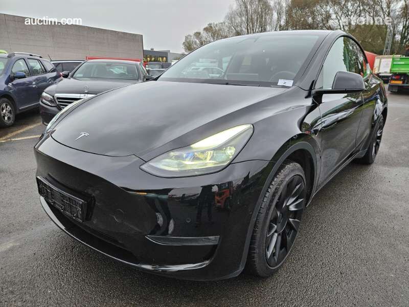 سيارة سيدان Tesla Model Y Long Range Dual Motor