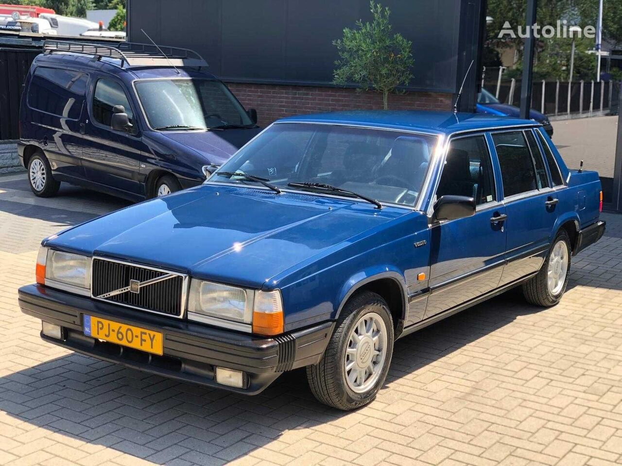 sedan Volvo 740