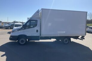 IVECO Daily box truck < 3.5t