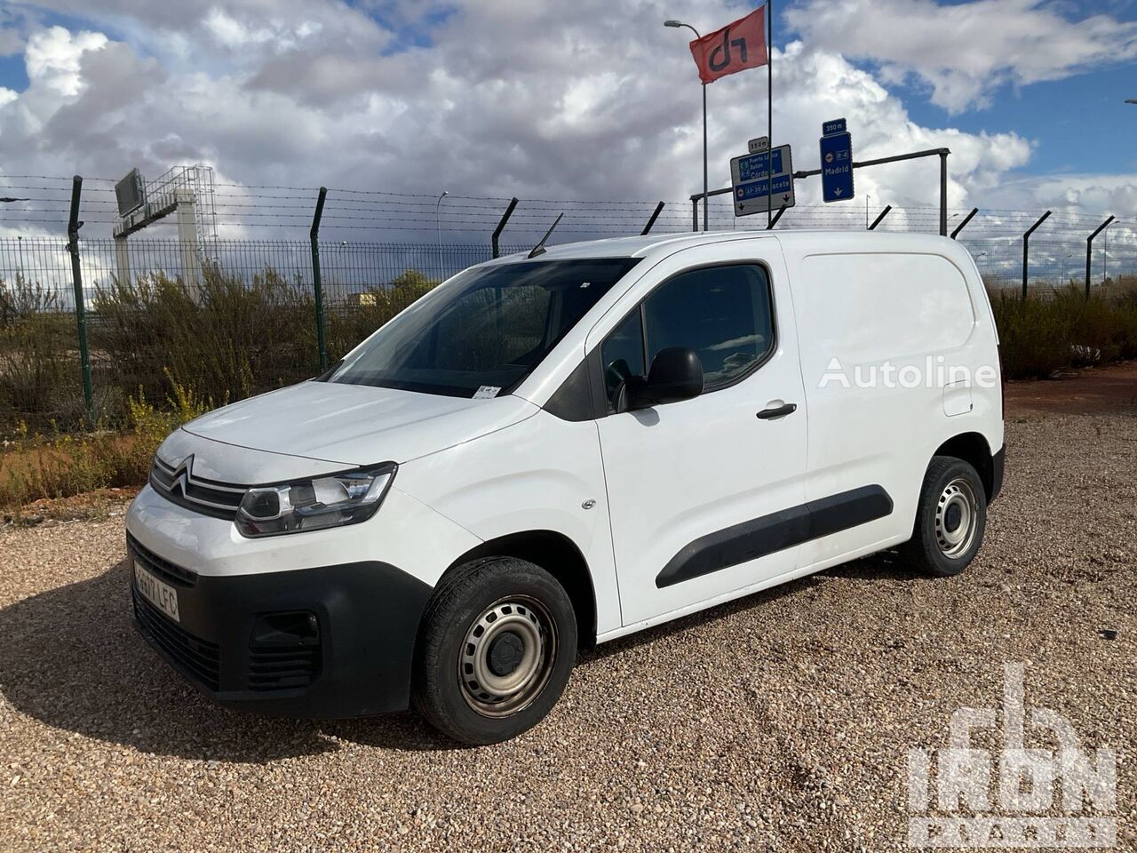 شاحنة مقفلة Citroen BERLINGO BLUEHD 4x2