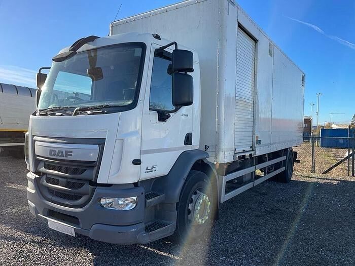 camion fourgon DAF AXO 608