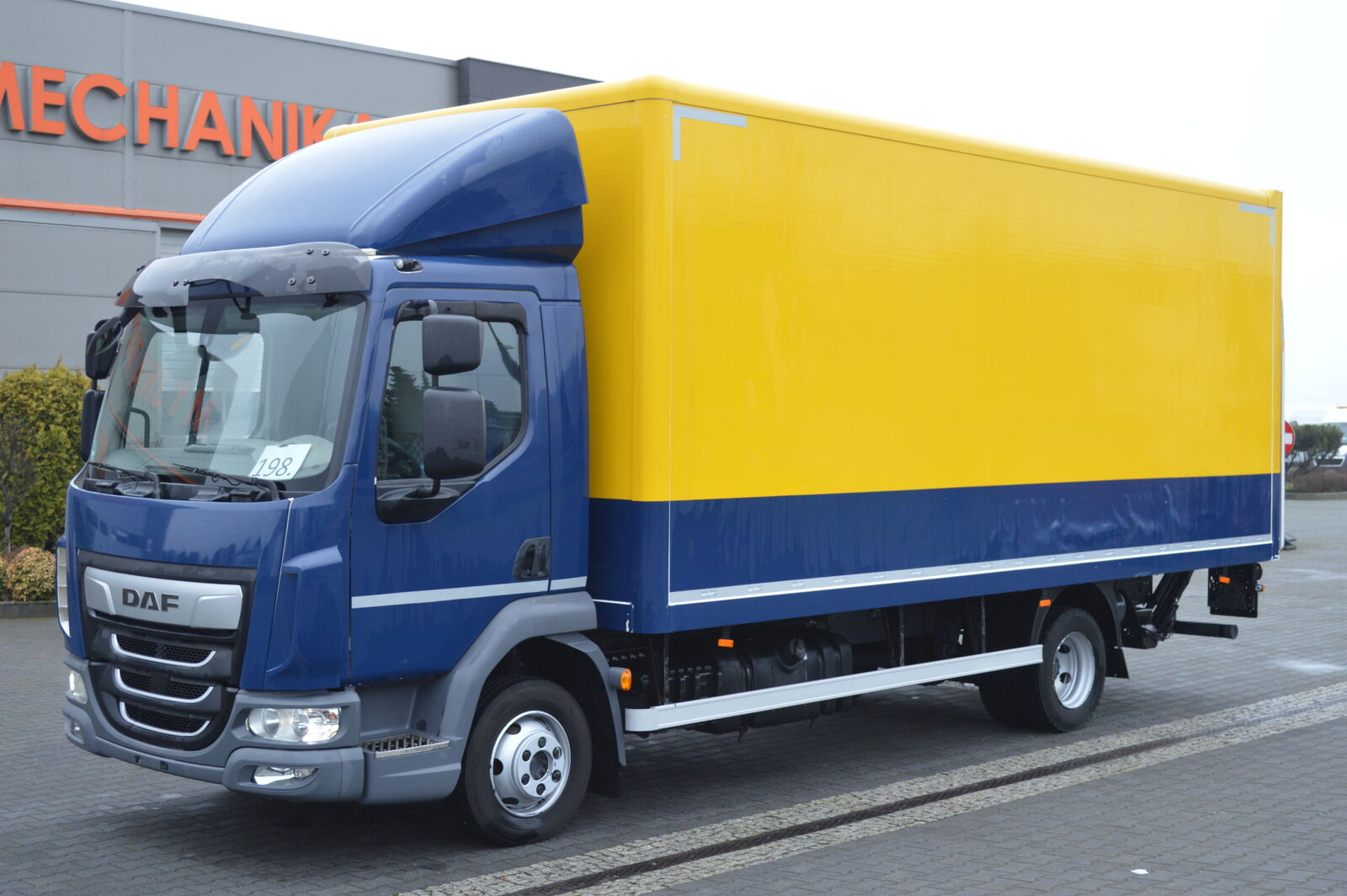 camion furgon DAF LF 180 FA