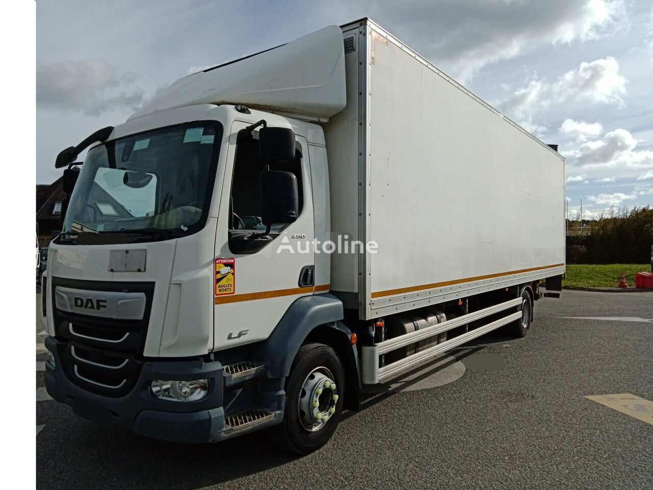 شاحنة مقفلة DAF LF 290