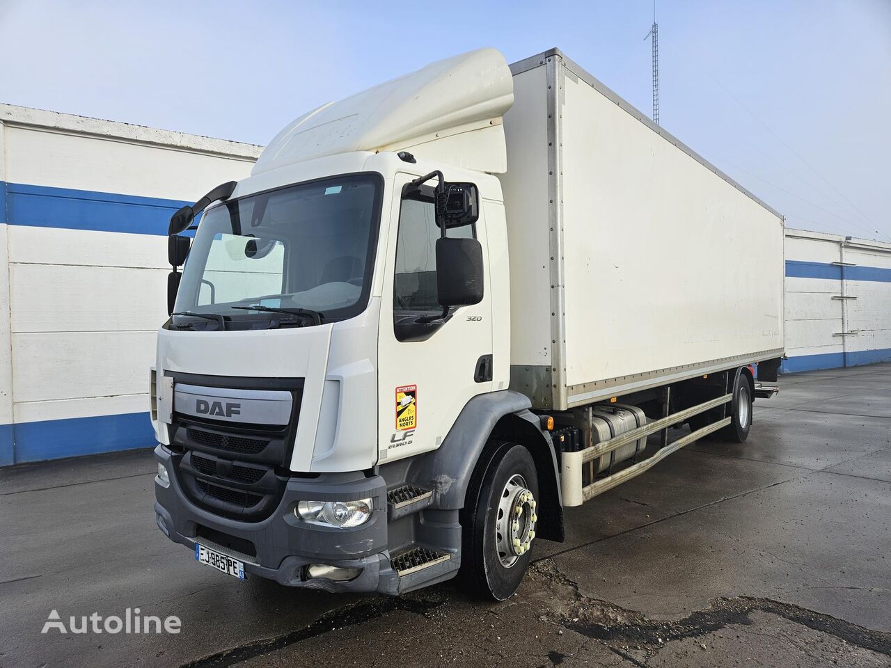 camion fourgon DAF LF 320 FA