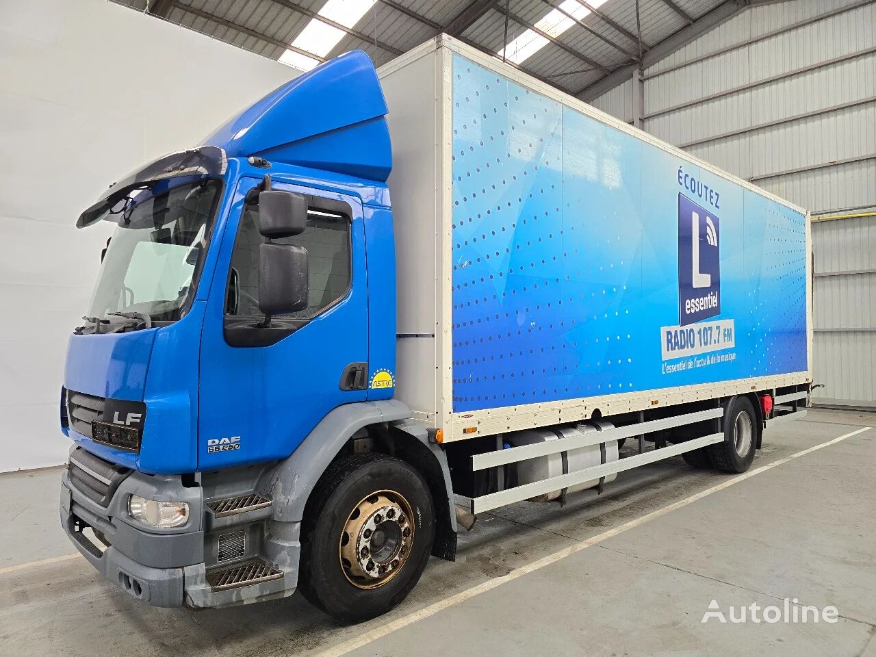 شاحنة مقفلة DAF LF 55.220 DHOLLANDIA 1500kg