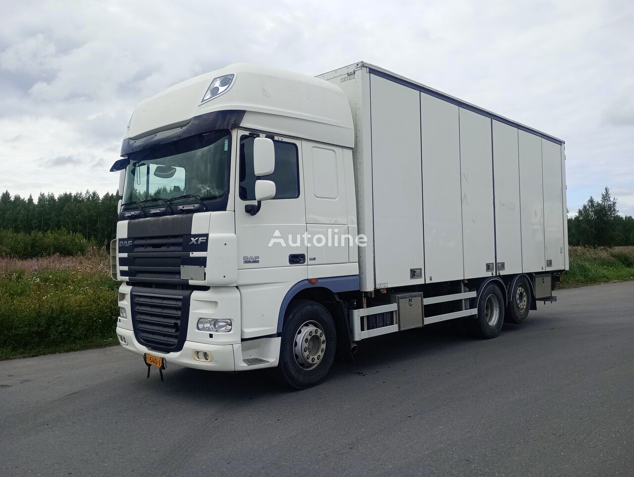 DAF  XF 105.460 camión furgón