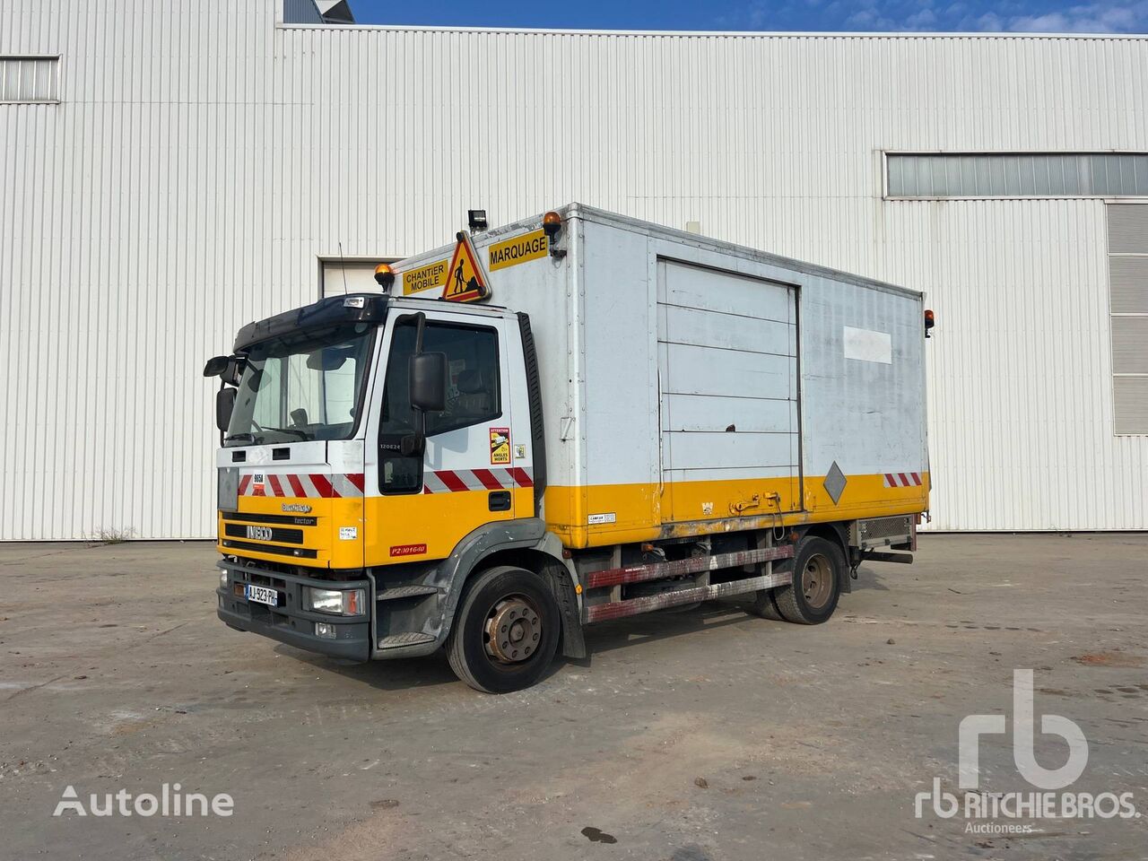 camião furgão IVECO 120E24 4x2 Camion Fourgon