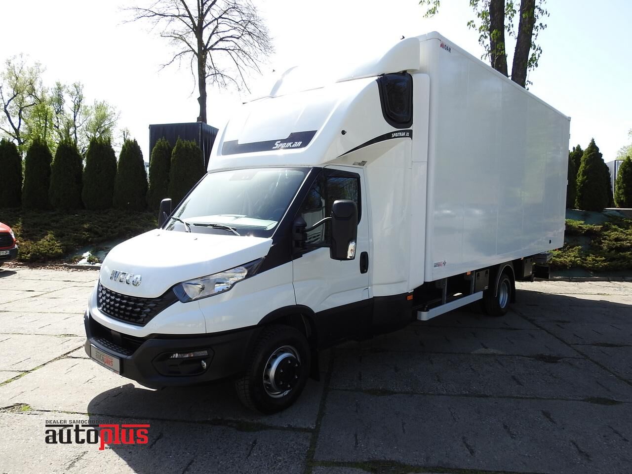 автофургон IVECO DAILY 70C18 KONTENER WINDA 14 PALET WEBASTO TEMPOMAT KLIMATYZACJ