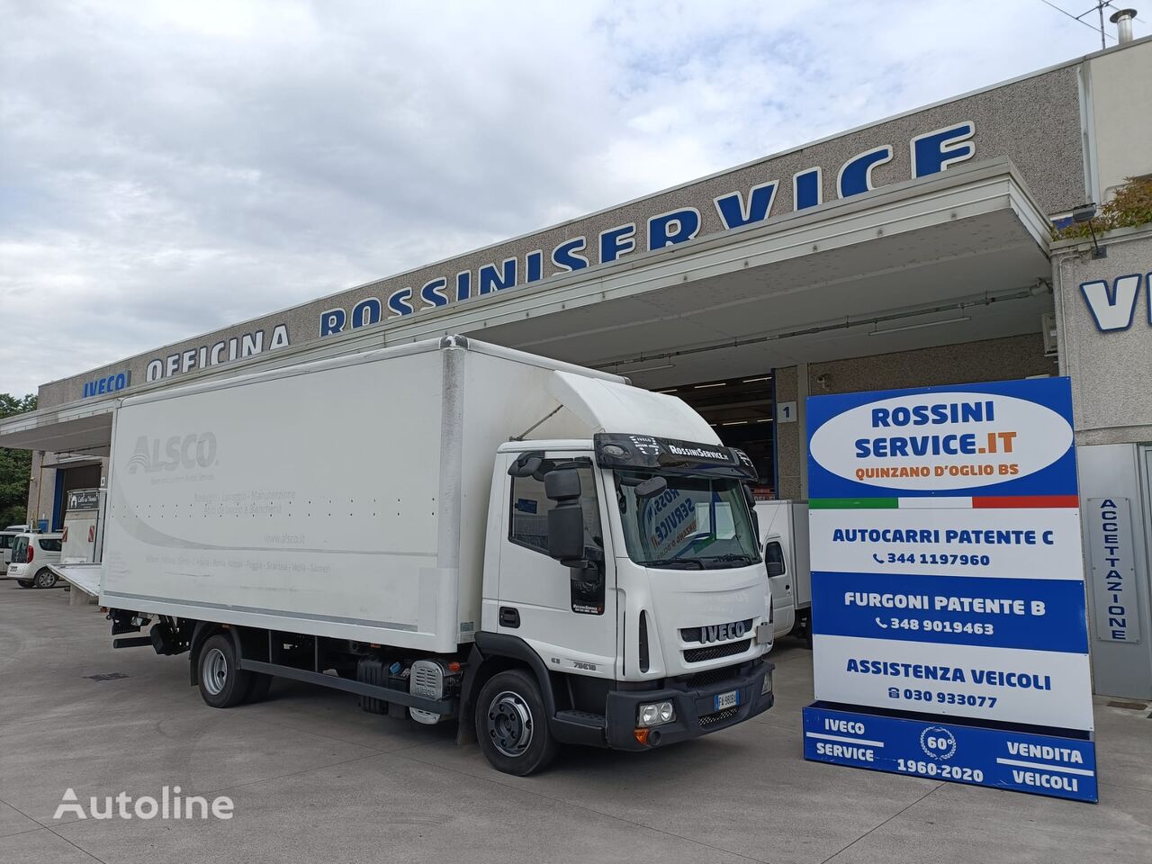 IVECO EUROCARGO 75E18 box truck