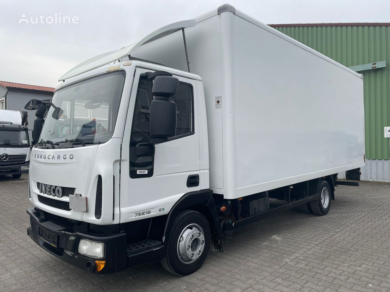 کامیون مسقف IVECO Eurocargo 75E18