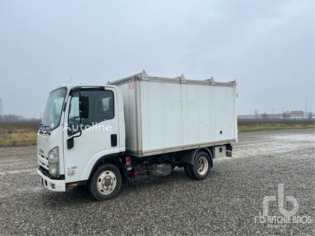 Isuzu L35 box truck