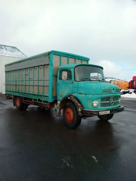 camion fourgon Mercedes-Benz 1113