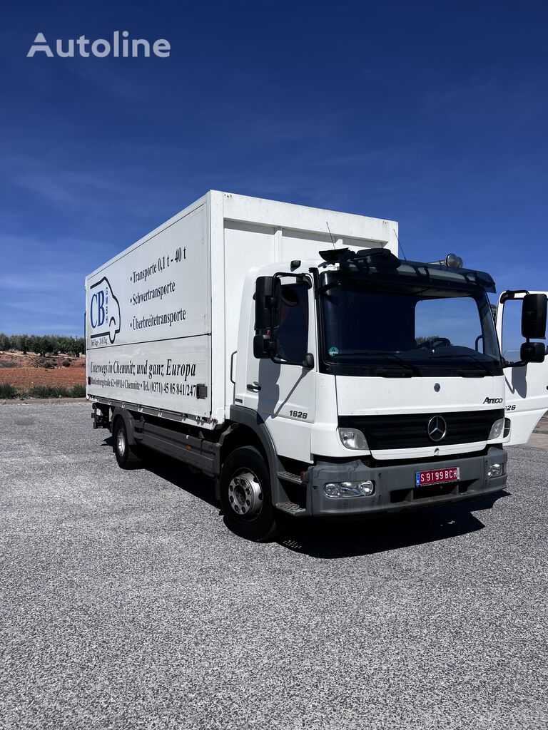 camion fourgon Mercedes-Benz 1626