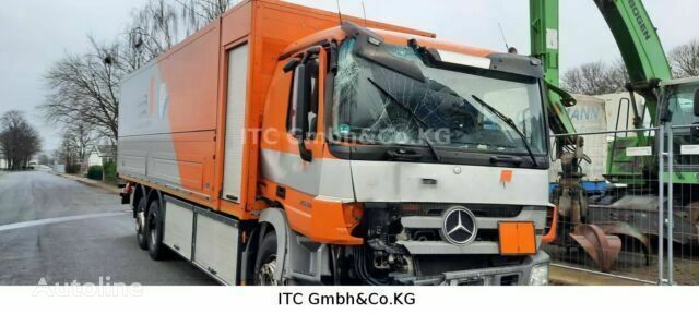 defekter Mercedes-Benz 2536 Actros ADR Sonderaufbau Koffer-LKW