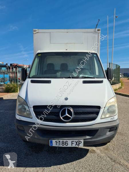 Mercedes-Benz 508D  box truck