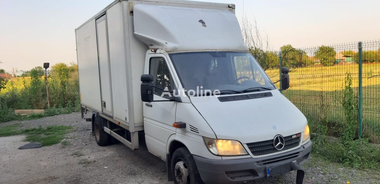 Mercedes-Benz 616 box truck