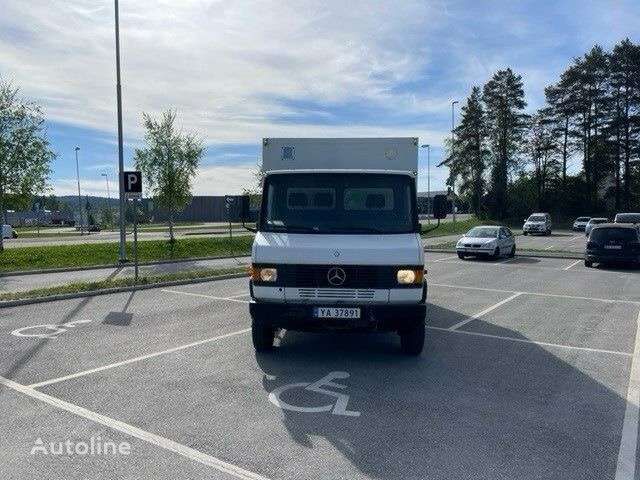 Mercedes-Benz 711D Turbo Koffer-LKW