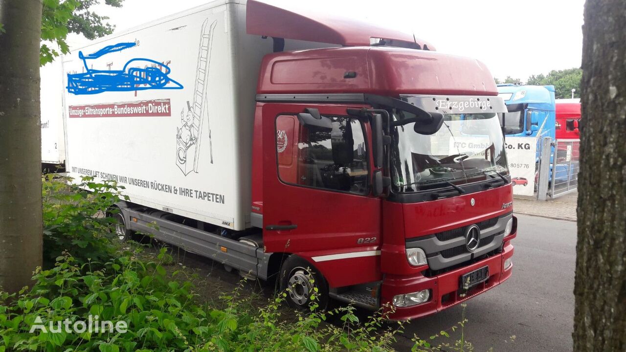 Mercedes-Benz 822  box truck