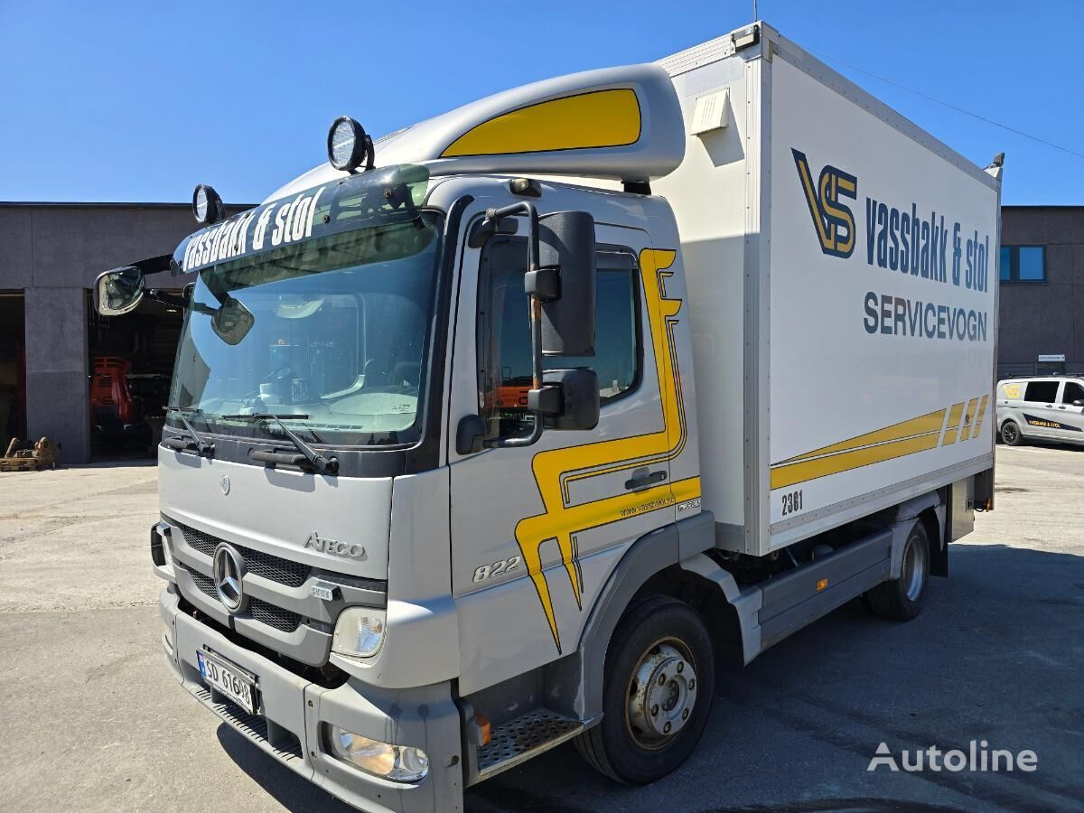 Mercedes-Benz 822 L box truck