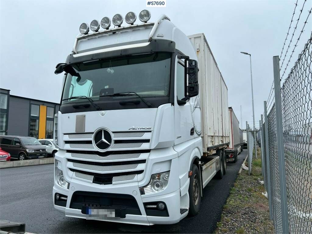 شاحنة مقفلة Mercedes-Benz ACTROS