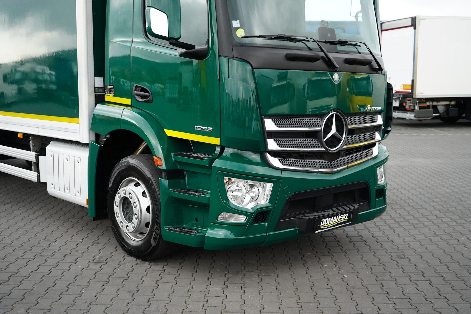 Mercedes-Benz ANTOS / 1833 / E 6 / DOBOZOS + EMELŐHÁTFAL / 21 RAKLAP / HOSSZ 8,6 M / Ł
