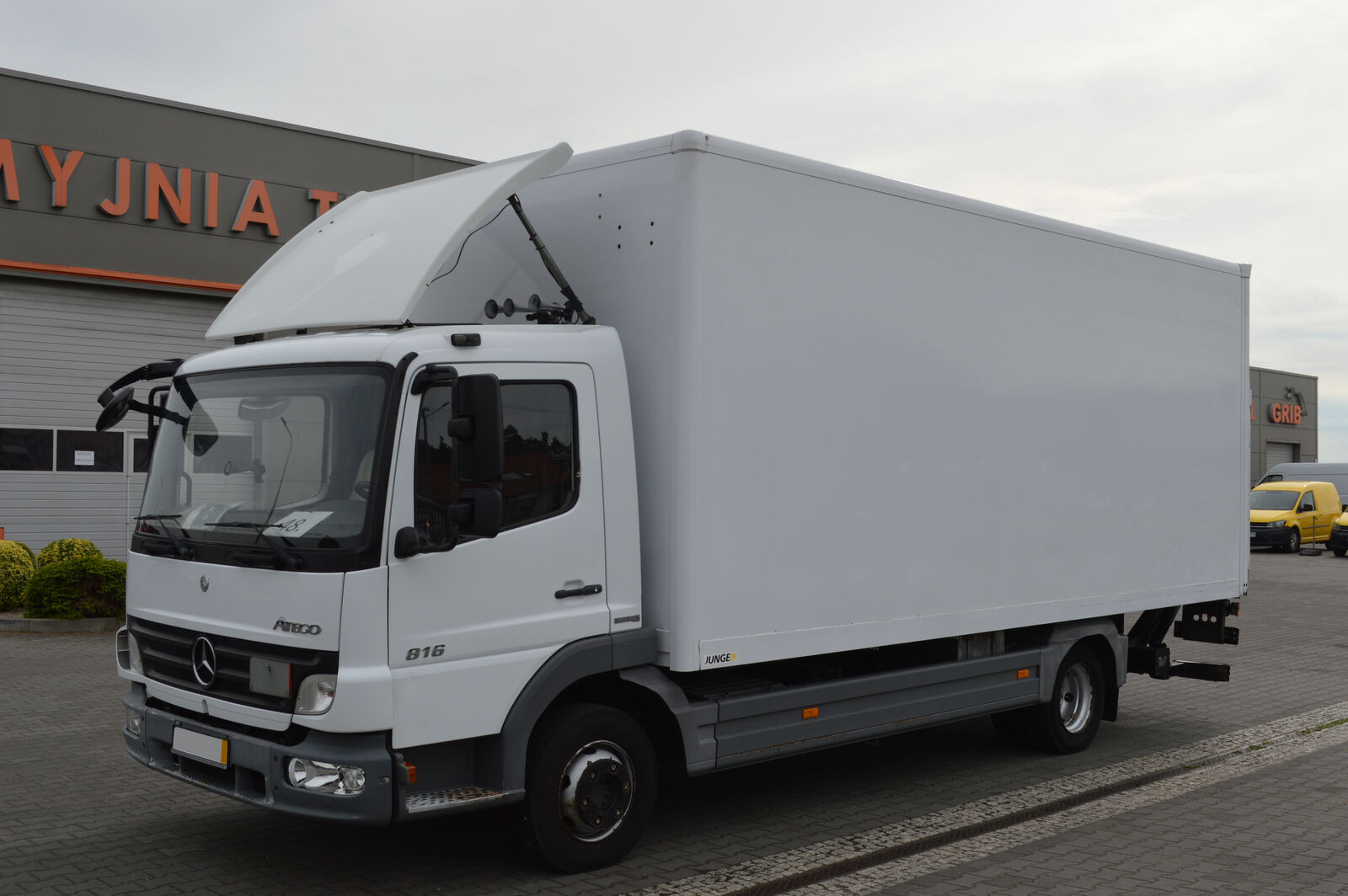 camion fourgon Mercedes-Benz ATEGO 816 CONTAINER+LIFT EURO 5