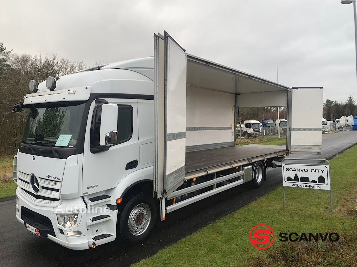 Mercedes-Benz Actros 1833 box truck