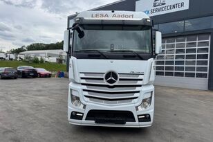 truk box Mercedes-Benz Actros 1842 mit Seiten&ouml;ffnung und Kran