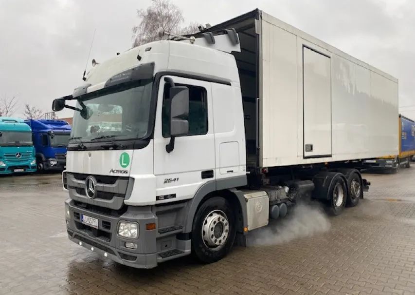 Mercedes-Benz Actros 2541 box truck