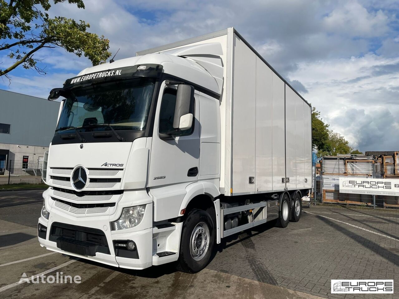 Mercedes-Benz Actros 2553 Sleeper Cabin - Lift - Steering Axle box truck