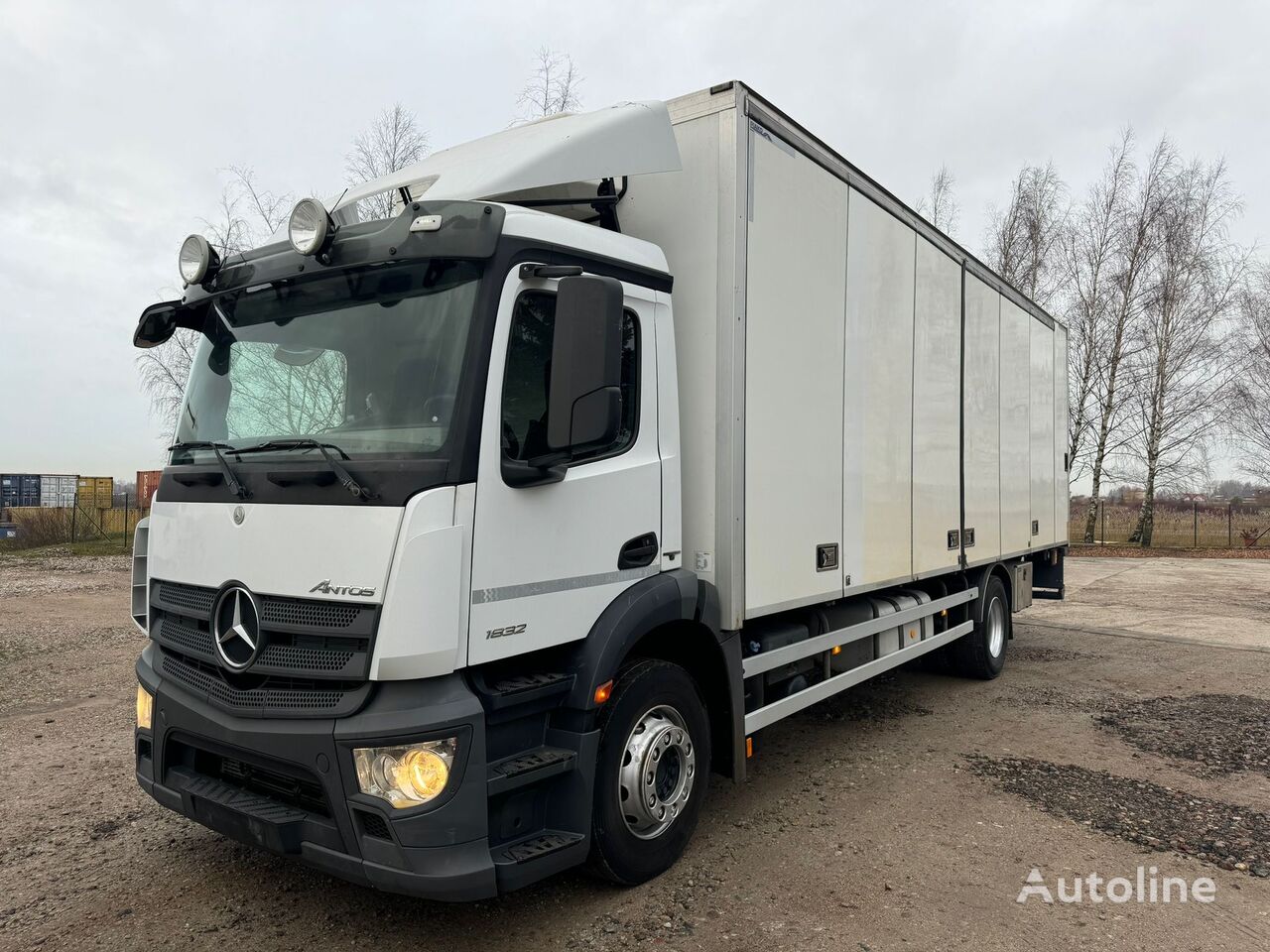 camion fourgon Mercedes-Benz Antos 1832