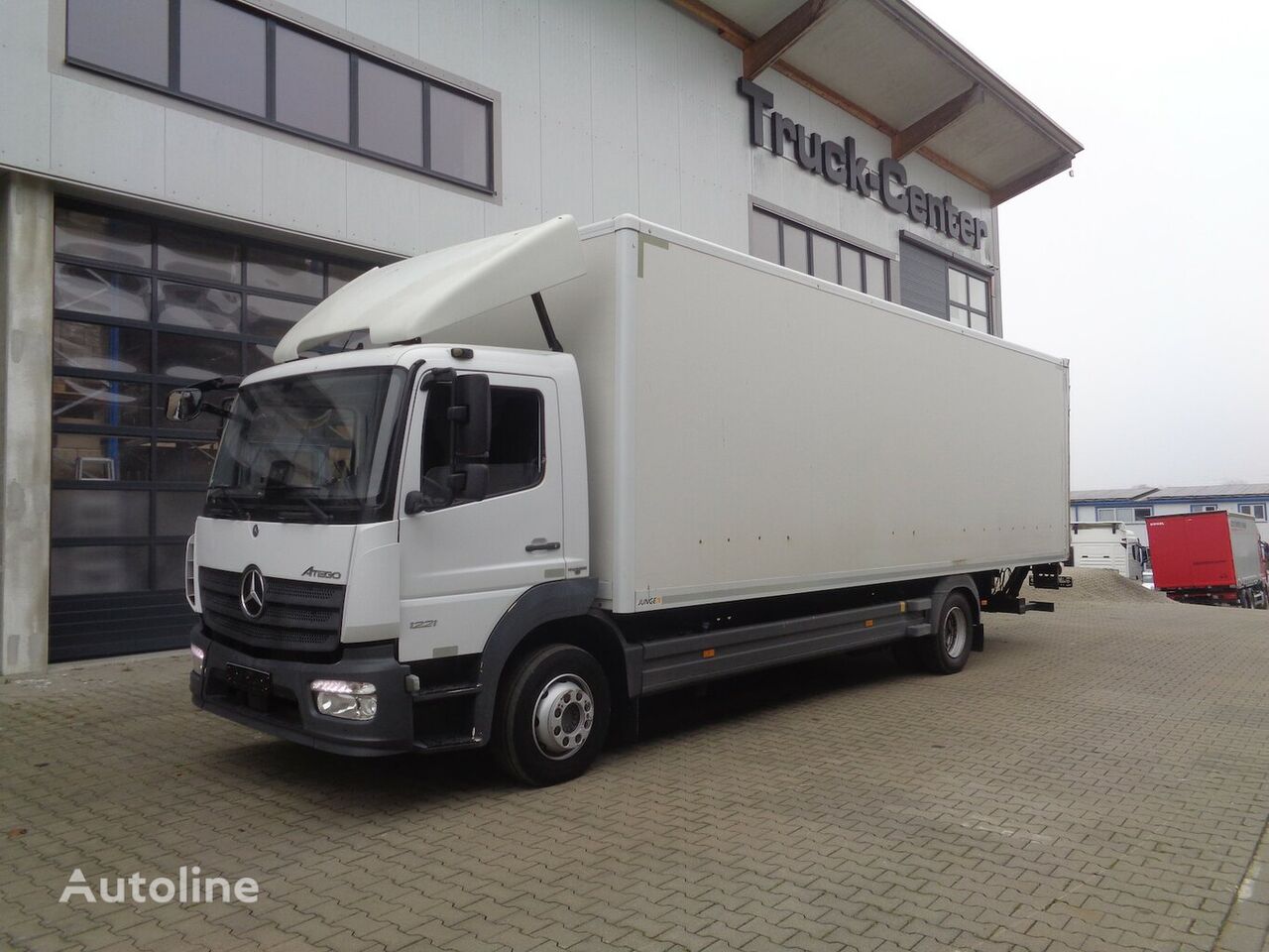 camion fourgon Mercedes-Benz Atego 1221 L 8,1 M Koffer LBW RFK EU6