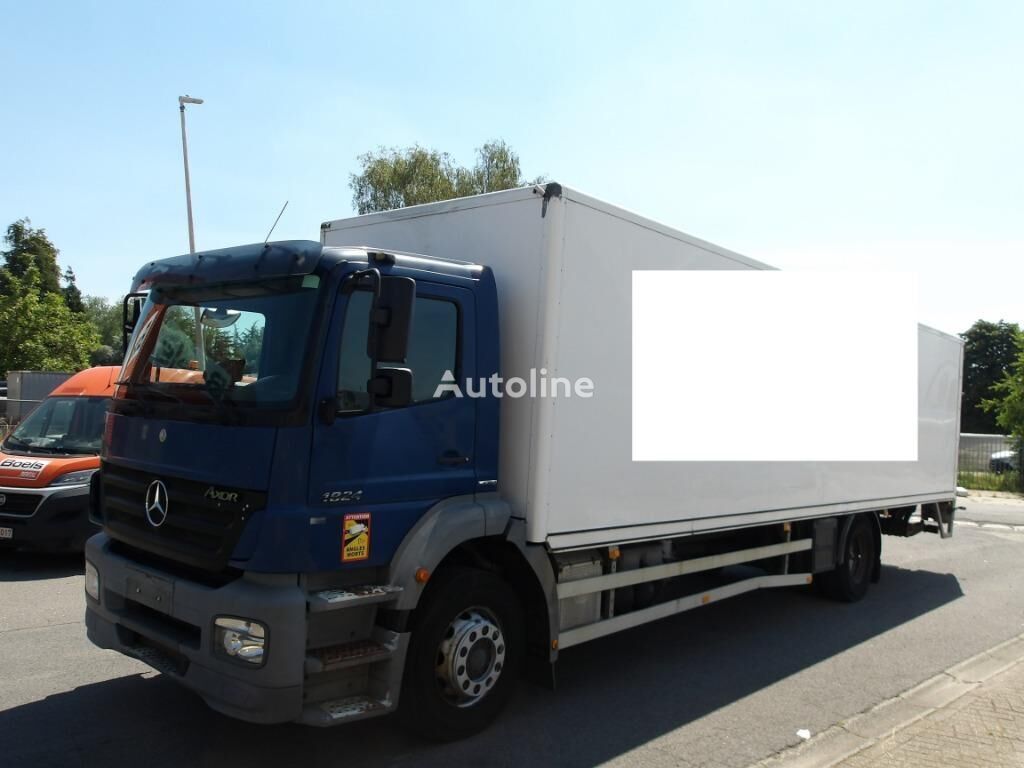 xe tải thùng kín Mercedes-Benz Axor