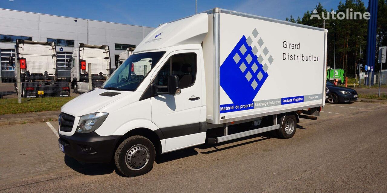 Mercedes-Benz Sprinter box truck