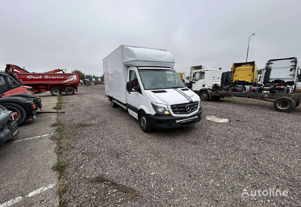 Mercedes-Benz Sprinter box truck