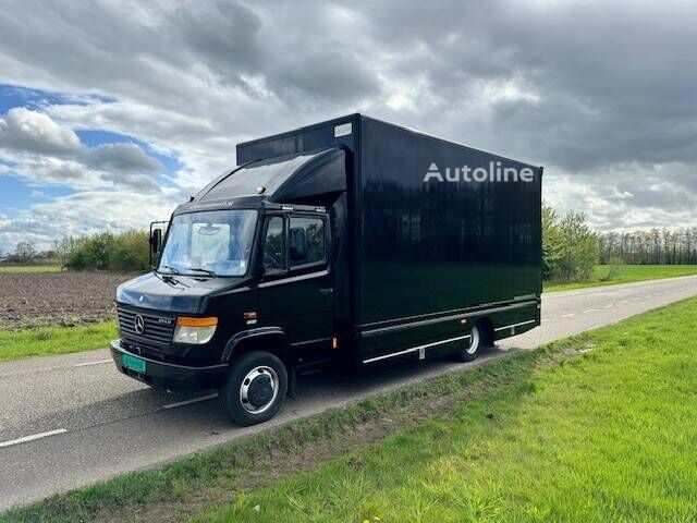 Mercedes-Benz Vario 814D box truck