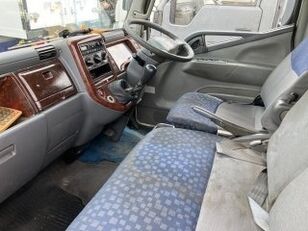 شاحنة مقفلة Mitsubishi CANTER