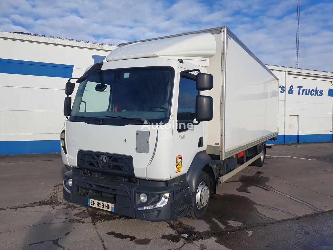 Renault D12-210 box truck