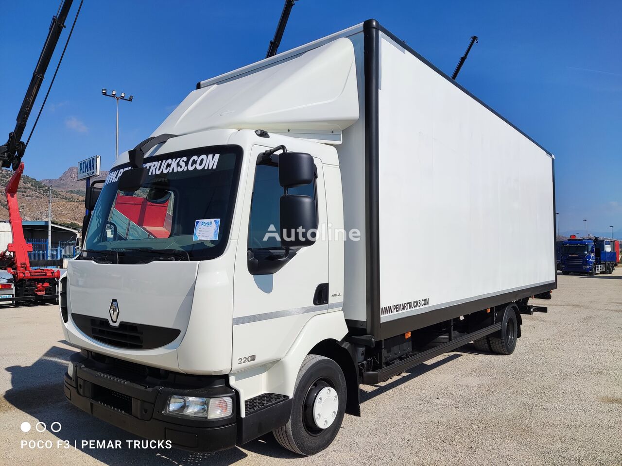 Renault MIDLUM 220 DXI FURGON CERRADO 12T 4X2 EURO 5 kravas automašīna furgons