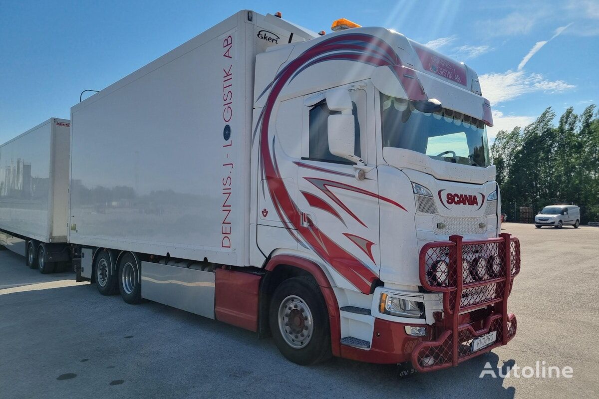 camion fourgon Scania S580