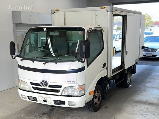 camion fourgon Toyota DYNA