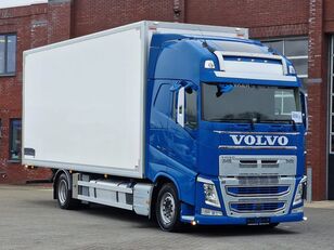 Volvo FH 13.460 Globetrotter XL 4x2 - Box with side doors - Manual gea パネルバントラック