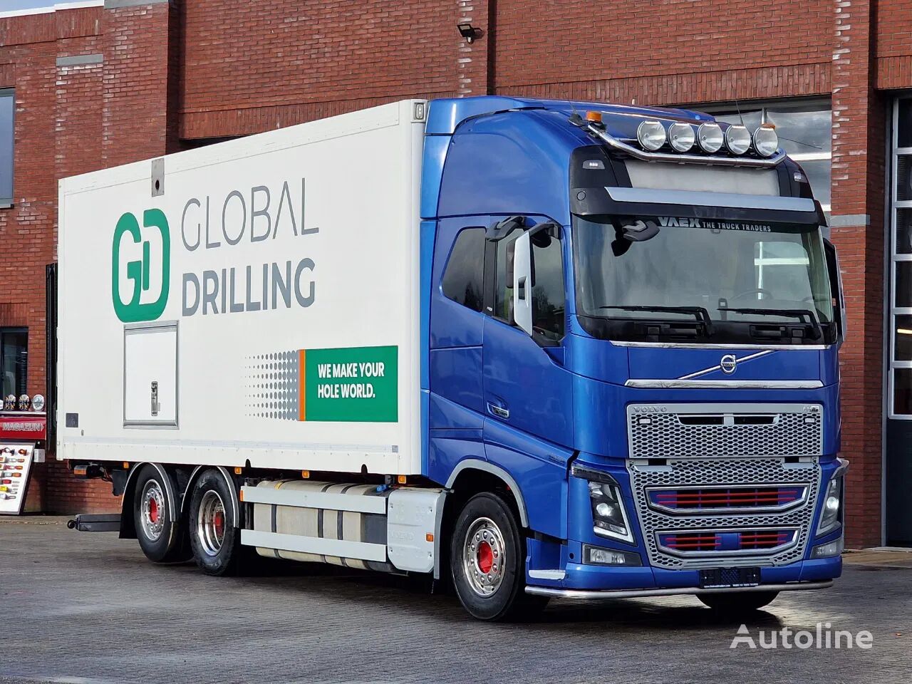 автофургон Volvo FH 16.650 Globetrotter XL 6x2*4 - Machine transporter - Steering