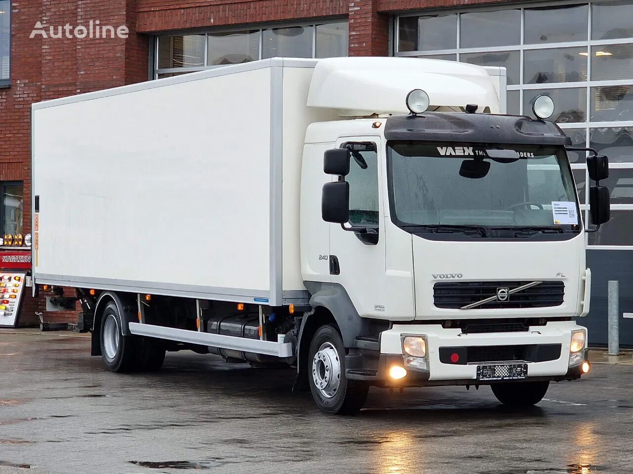 Volvo FL 240 4x2 Box truck - Loadlift 1.500 kg - Manual gearbox - Euro lastbil kassevogn