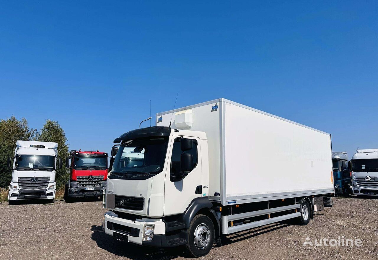 camion fourgon Volvo FL 240 sildoma buda su liftu